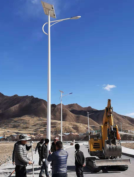 甘南碌曲10米吐鲁番太阳能路灯项目