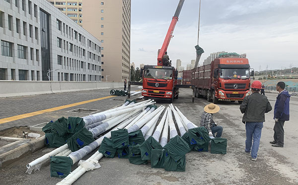 农村吐鲁番太阳能路灯安装全解析：庭院吐鲁番太阳能路灯施工指南