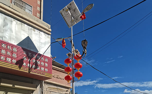 吐鲁番智慧路灯在城市物联网系统中的集成与运维